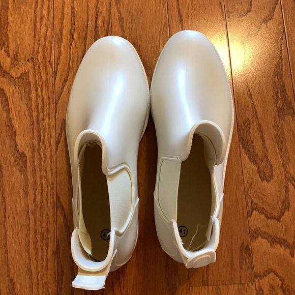 Size 41 (10) white rubber boots with elastic on top of both sides - Picture 7 of 9